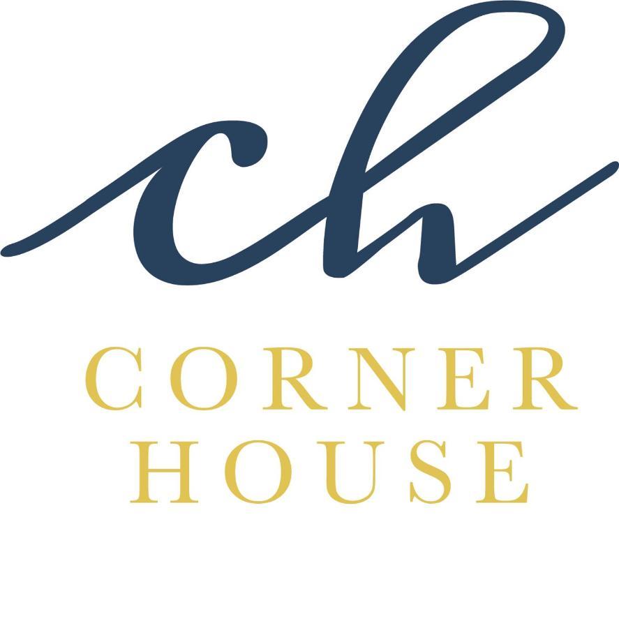 The Corner House Hotel Аннан Экстерьер фото